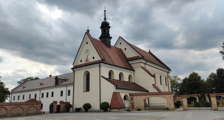 Klasztor w Bieczu – klasztor oo. Franciszkanów Prowincji Matki Bożej Anielskiej wraz z kościołem św. Anny.